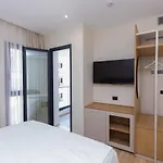 Couette-café Champagne, Vlore Bay 4*