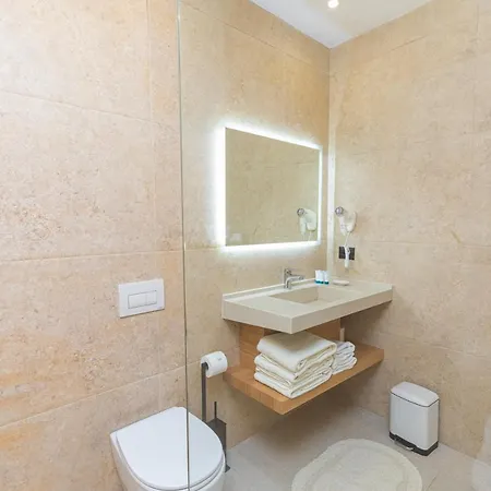 Bed and Breakfast Champagne, Vlore Bay 4*