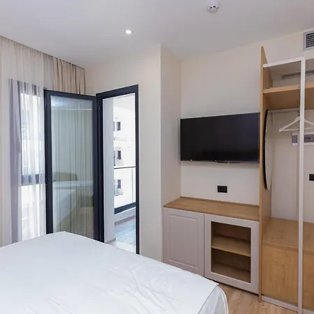 Bed and Breakfast Champagne, Vlore Bay 4*