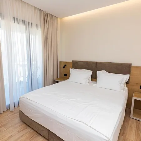 Champagne, Vlore Bay