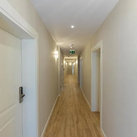 Champagne, Vlore Bay Радима