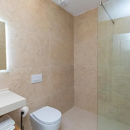 Champagne, Vlore Bay Отель типа 