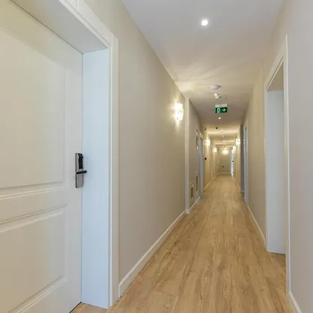 Champagne, Vlore Bay Bed and Breakfast Radhimë