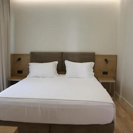 Champagne, Vlore Bay