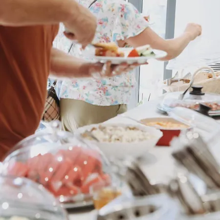 Champagne, Vlore Bay Radhimë