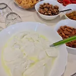 Champagne, Vlore Bay Radhimë