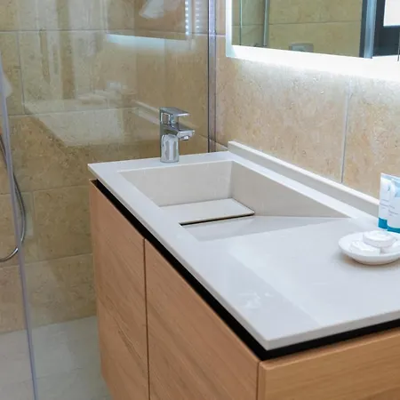 Champagne, Vlore Bay فندق مبيت وإفطار Radhimë