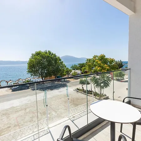 فندق مبيت وإفطار Champagne, Vlore Bay Radhimë