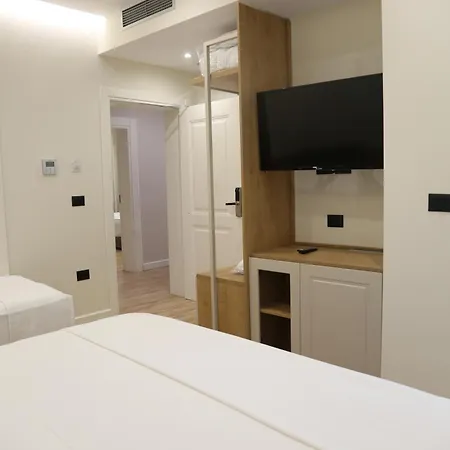 Champagne, Vlore Bay Bed & Breakfast Radhimë
