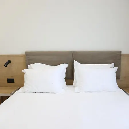 Champagne, Vlore Bay Bed & Breakfast *