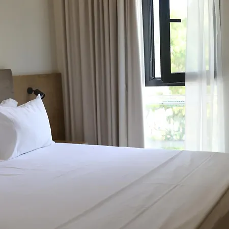 Bed & Breakfast Champagne, Vlore Bay 4*