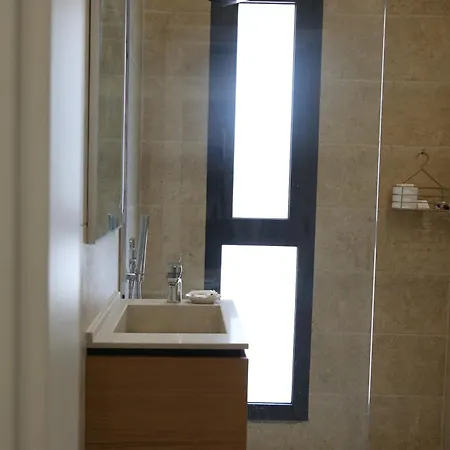 Champagne, Vlore Bay Bed & Breakfast Radhimë
