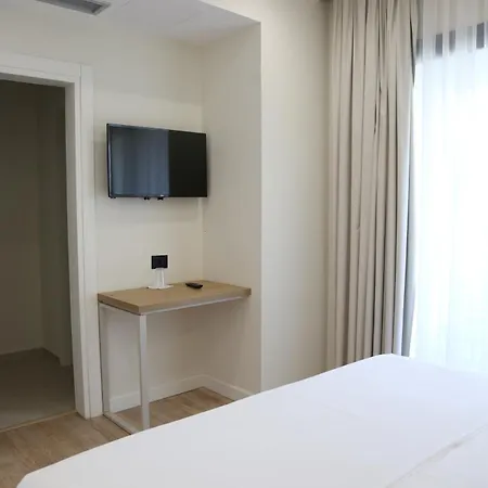 Champagne, Vlore Bay Bed & Breakfast Radhimë