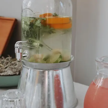 Champagne, Vlore Bay Radhimë