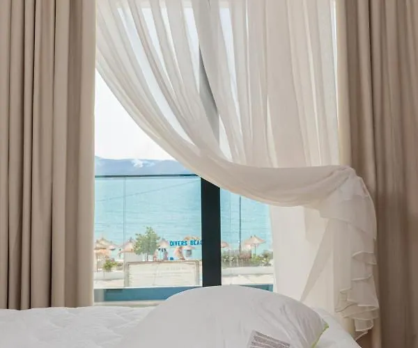 Champagne, Vlore Bay Radhimë