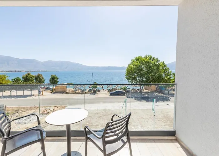 לינה וארוחת בוקר Champagne, Vlore Bay 4*