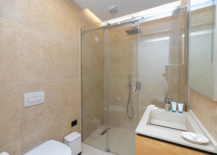 Champagne, Vlore Bay