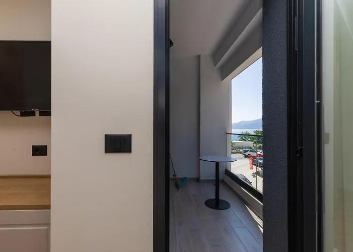 Champagne, Vlore Bay 住宿加早餐酒店 Radhimë