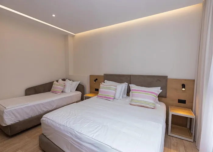 Champagne, Vlore Bay