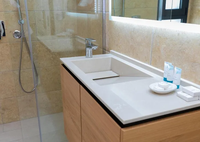 Champagne, Vlore Bay לינה וארוחת בוקר Radhimë