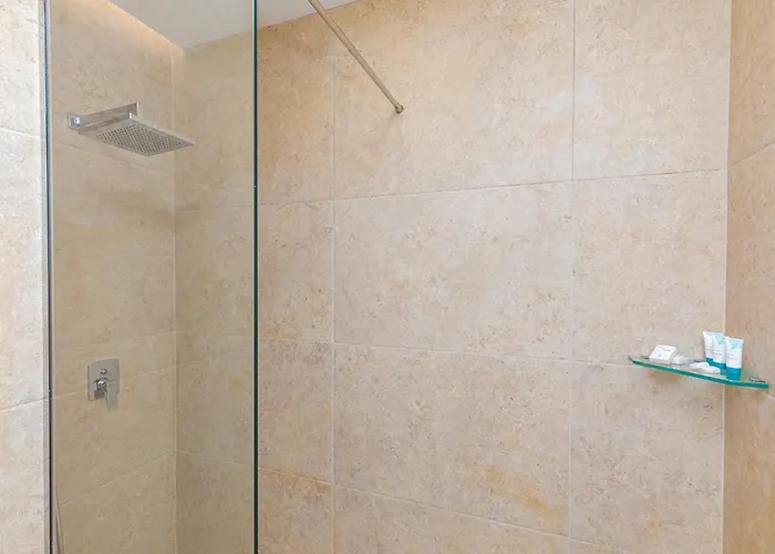 Champagne, Vlore Bay