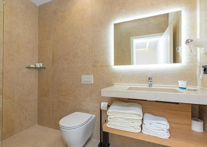 לינה וארוחת בוקר Champagne, Vlore Bay