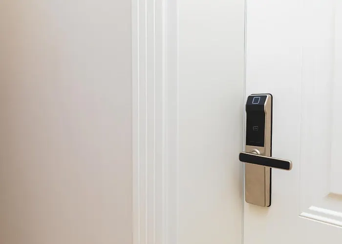 לינה וארוחת בוקר Champagne, Vlore Bay 4*