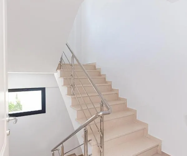 לינה וארוחת בוקר Champagne, Vlore Bay