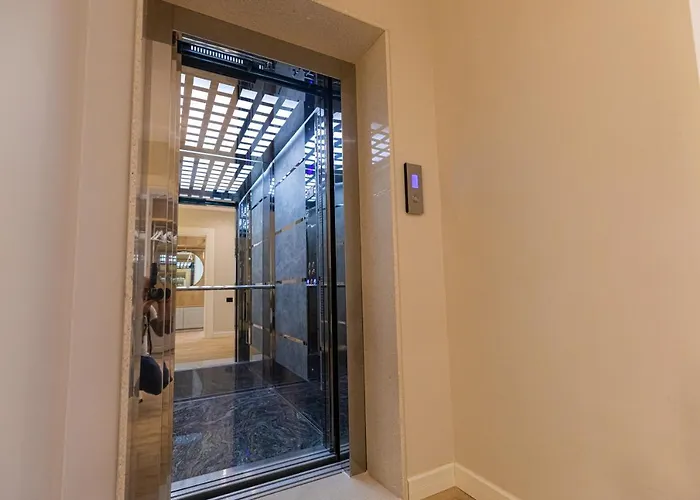 לינה וארוחת בוקר Champagne, Vlore Bay 4*