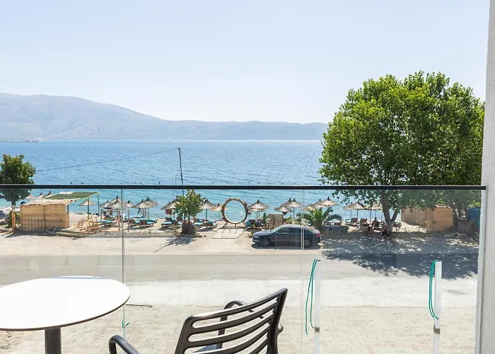 Champagne, Vlore Bay 住宿加早餐酒店 Radhimë