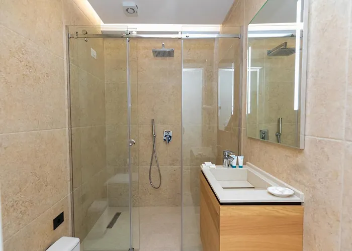 לינה וארוחת בוקר Champagne, Vlore Bay