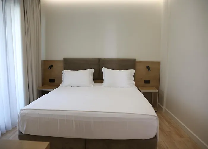 Champagne, Vlore Bay