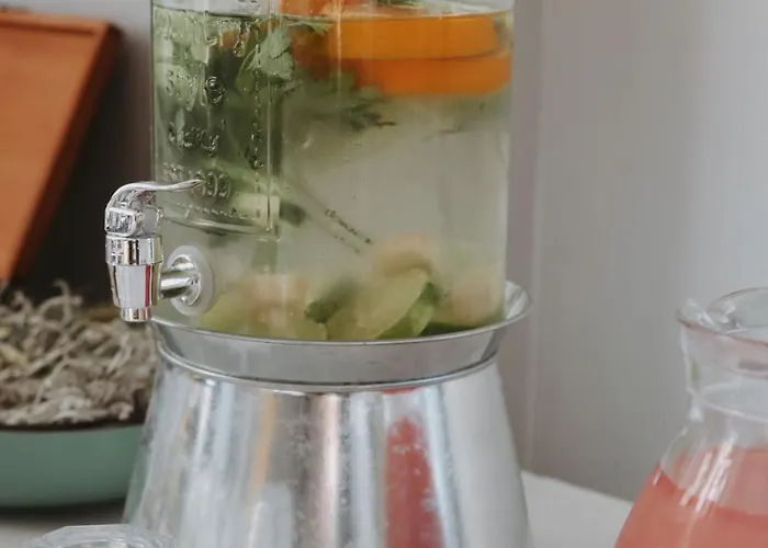 Champagne, Vlore Bay Radhimë